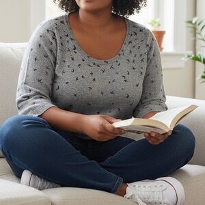 💕 (ANY 2/$20) REITMANS Grey Scoop Neck Pull On Bird Motif